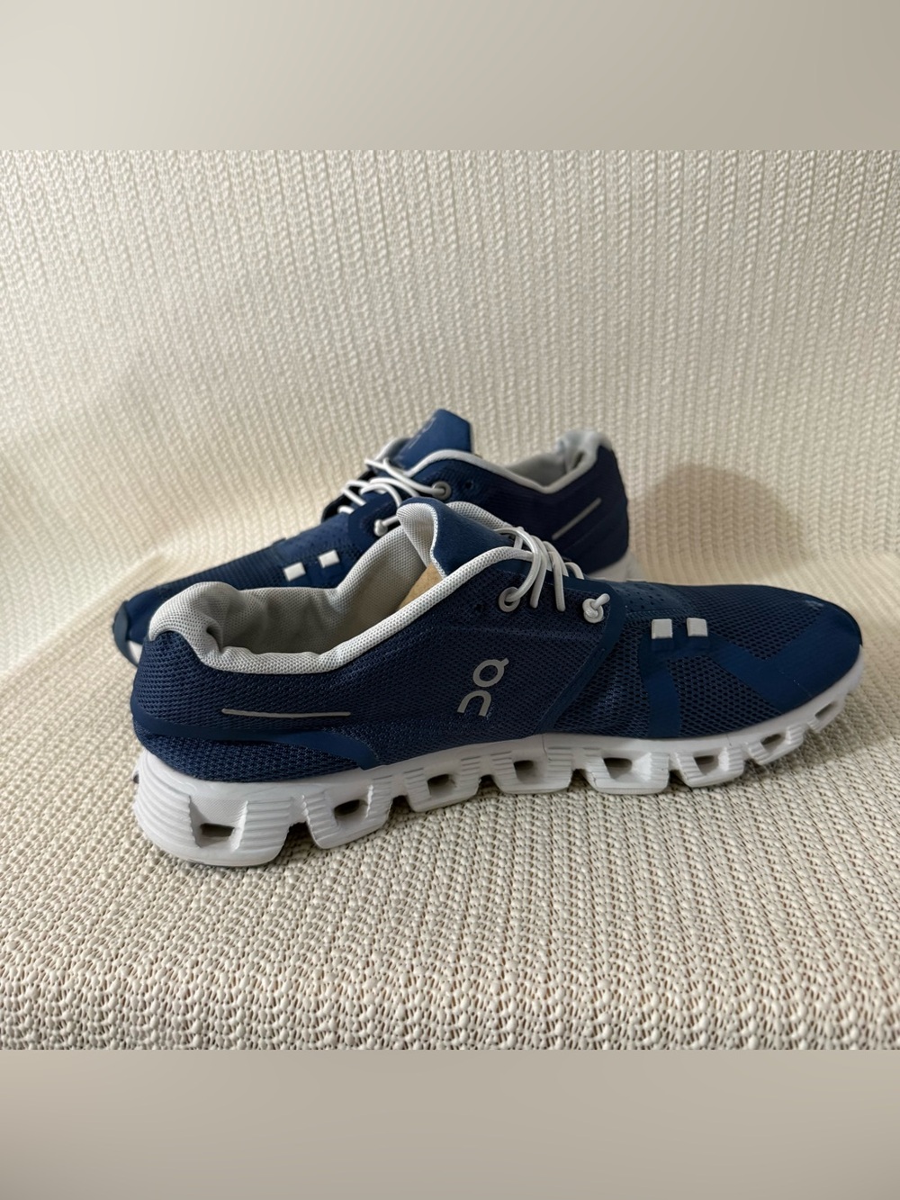 On Cloud 5 Running Shoes Women’s US 9 EU 40.5 Navy Blue Swiss Engineering - Picture 2 of 6